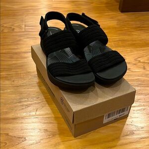 Clark’s Cloudsteppers Aria Stroll Black Flat Sandal